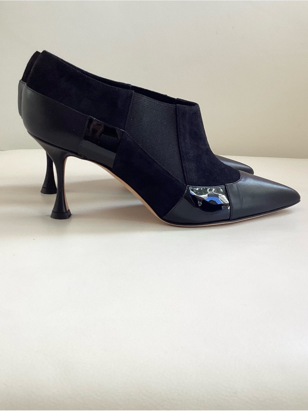 Manolo Blahnik Black Pointed Toe Suede and Patent Leather Heels SZ 6/36